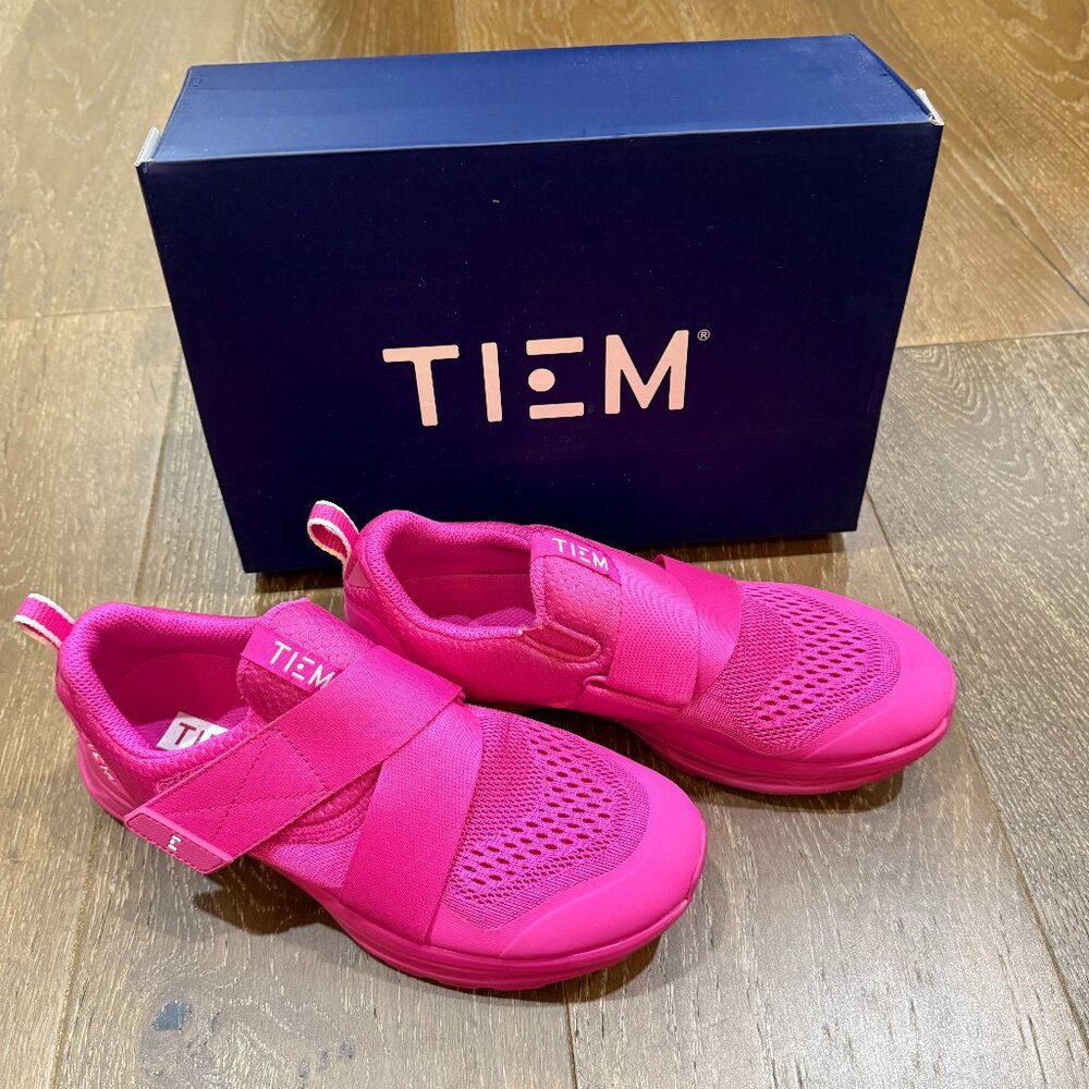 TIEM Slipstream Vivid Pink w/ SPD clips Size 7.5 HOT PINK CYCLE SHOES